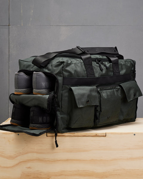 Side shoe pockets of KNKG large charcoal PLUS Duffel