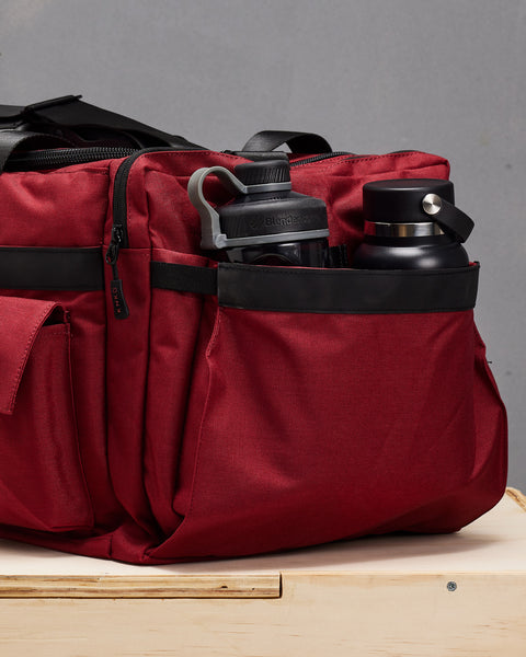 Side bottle pocket on KNKG large red PLUS Duffel