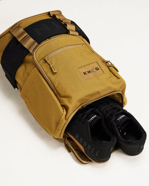 Sneakers inside desert KNKG CORE Backpack shoe compartment