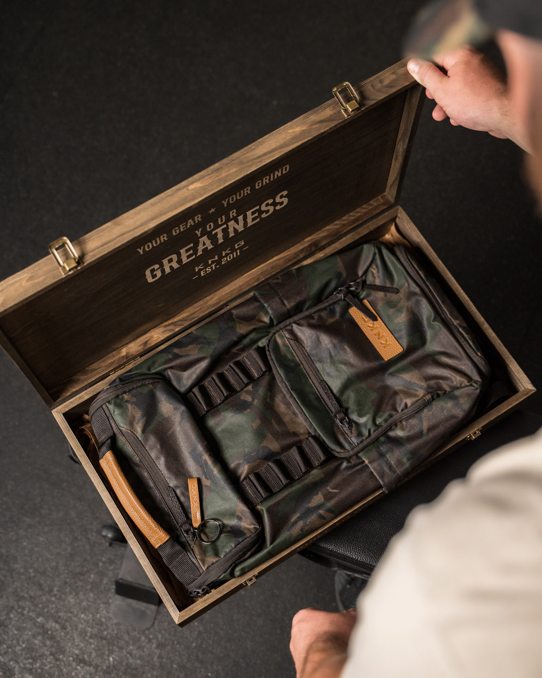 ファイトバックパワー デカミン Camo Waxed Canvas Backpack - Lifting Belt Gym Bag | KNKG